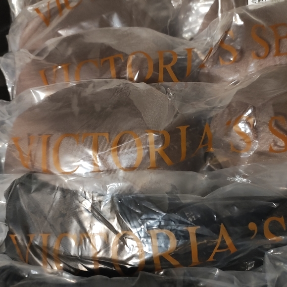 Victoria Secret Bra & Panty Set - Picture 14 of 16